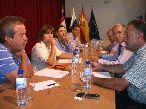 Alcaldes reunidos en la Casa de la Cultura de Yaiza.