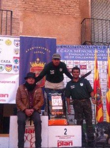 Gustavo, en el centro, y a su izquierda el campeón web.