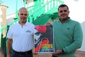 El ganador del concusro y el concejal Javier Camacho web