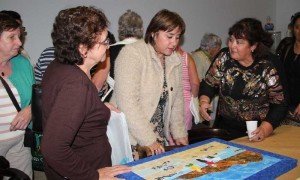 La tercera edad aprovecha el tiempo realizando manualidades y otras actividades web