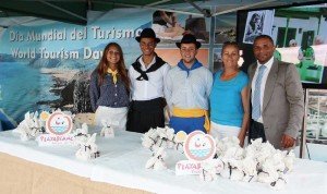 El público recibió sal de Janubio en pequeñas bolsas web