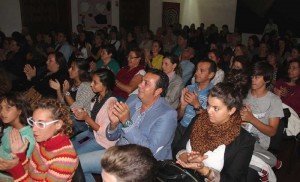 El público llenó la sala web