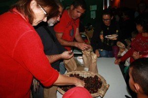 Las familias compartieron castañas asadas