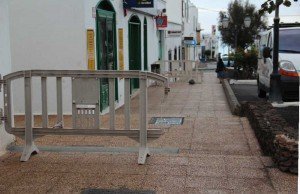 Escaleras y rampas son objeto de arreglos