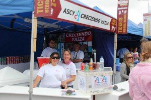 La Asociación Creciendo Yaiza recibe la recaudación producto de la venta de bebidas.