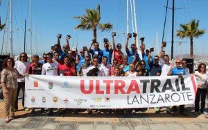 Atletas, familiares, patrocinadores y público en general disfrutaron del acto de entrega de trofeos en el puerto Marina Rubicón de Playa Blanca. 