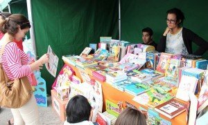 El público participa de los actos culturales del municipio. 