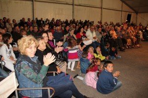 Más de 400 personas animaron la carpa de Uga.