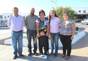 Suma el dinero de la venta de agua, refrescos y cervezas más  donaciones captadas en el stand de la empresa de lácteos Prolasa y aportaciones de visitantes. 