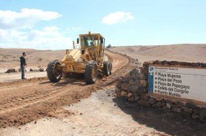 La Institución mejora 6 kilómetros de pistas de tierra del Monumento Natural de Los Ajaches y zonas de parking con el apoyo del Cabildo de Lanzarote.  