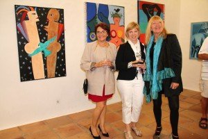 La creadora austriaca residente en el sur expone 37 obras, algunas  inspiradas en la violencia de género y la inmigración.   
