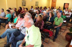 Cerca de cuarenta vecinos asistieron a la reunión.
