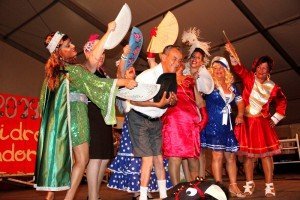 Tres noches de actuaciones con música y buen humor preparan el ambiente del Día Grande de San Isidro Labrador.  
