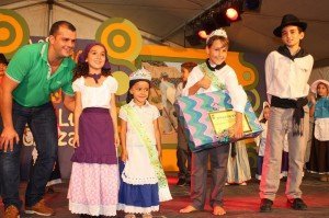 Más de tres horas de buena música y tradición abrieron este viernes el programa de actos.