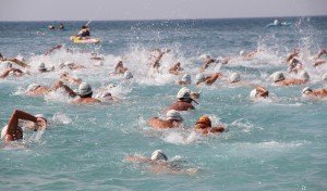 La Triyaiza Run el sábado y la Travesía a Nado el domingo dan la salida más deportiva a las Fiestas del Carmen.
