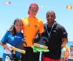 La victoria de este domingo los afianza en el liderato de la Copa en Aguas Abiertas de Lanzarote. Más de 600 personas participan de esta animada fiesta deportiva en el sur de la Isla.