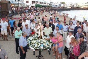 Adoración a la Virgen del Carmen en Playa Blanca.