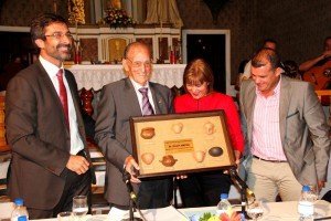 El Ayuntamiento reconoció la vida y obra del pregonero de Femés 2014.