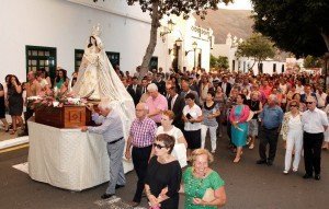 El pueblo devoto reúne a creyentes de la Isla para compartir la fiesta religiosa en la casa de Nuestra Señora de Los Remedios.