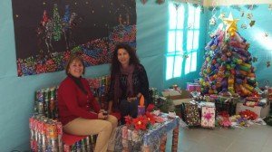 Gladys Acuña destaca el Primer Premio del Colegio en el Concurso Una Navidad Reciclada como “un ejemplo de ingenio que sensibiliza a la comunidad de nuestro municipio y la Isla entera sobre las buenas prácticas medioambientales”. 