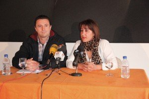 Gladys Acuña destaca la gestión económica del Ayuntamiento “que mejora claramente los números esta legislatura cumpliendo a rajatabla con todas sus obligaciones”.