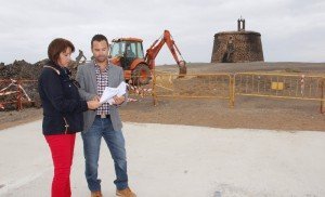 A punto de concluir la iluminación del BIC e instalación de un kiosco de información al lado del paseo marítimo.  