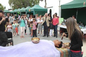Encuentro Sentidos alberga dieciocho stands, además de talleres y charlas referidos al cuidado integral de la persona, desde las once de la mañana, en la Plaza de Los Remedios y Casa de la Cultura de Yaiza.