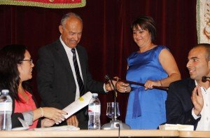 La alcaldesa ratifica la mayoría con el PIL, no descarta sumar otras fuerzas al grupo de gobierno e invita a todos los partidos “a trabajar por la consolidación y progreso del municipio”.