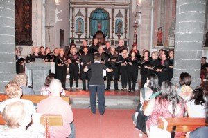 Más de cien voces reunidas en el Encuentro de Corales engalanan las celebraciones de Remedios. La escritora portuguesa Martins Lopes presenta su última creación literaria.   