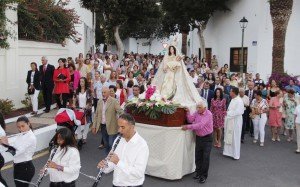 El pueblo evoca su historia cristiana el Día Grande De Remedios. Laicos, sacerdotes y autoridades participan de la procesión de honra a la Virgen.