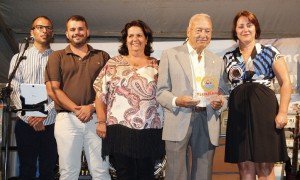 La alcaldesa valora la aportación de todos los vecinos vinculados a la primera industria insular y distingue al periodista Pascual Calabuig. Playa Blanca conmemora el Día Mundial del Turismo con una fiesta de música y circo.