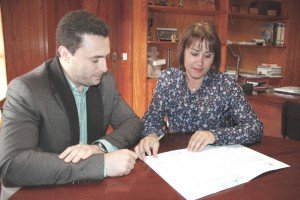 El concejal Óscar Noda explica que “la modificación atenúa  la actualización de los valores catastrales decretada por el  Ministerio de Hacienda y favorece a más de 14.000 contribuyentes”. Los vecinos notarán la bajada en los recibos de 2016.