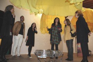 La Casa de la Cultura exhibe instalaciones de la artista holandesa Monique Bastiaans. El Ayuntamiento sigue fomentando el interés por distintas expresiones creativas.