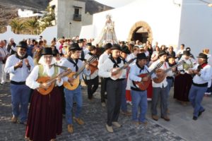 La romería animada por la Parranda Janubio y jóvenes de la Escuela Municipal de Música completa el programa de celebraciones. 