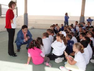 El Ayuntamiento apoya a la Asociación Creciendo Yaiza en la tarea de concienciar a la sociedad sobre el conocimiento y demandas de vecinos con necesidades educativas especiales.