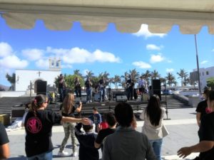 La plaza de Playa Blanca vive el primer encuentro de creadores inspirado en el proyecto ‘Música y Compañía’ La plaza de Playa Blanca vive el primer encuentro de creadores inspirado en el proyecto ‘Música y Compañía’